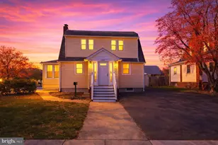 2320 S Eads St, Arlington, VA 22202 - Photo 1