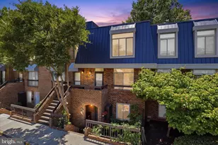 656 15th St S, Arlington, VA 22202 - Photo 1