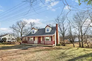 201 N Greenway Ave, Boyce, VA 22620 - Photo 1