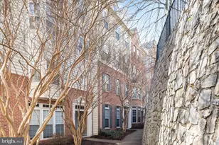 2464 Eastbourne Dr, Woodbridge, VA 22191 - Photo 1
