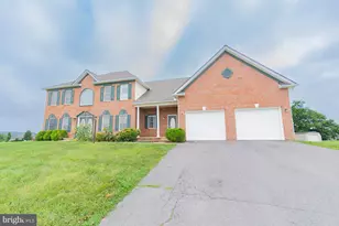 102 Norinton Dr, Hedgesville, WV 25427 - Photo 1