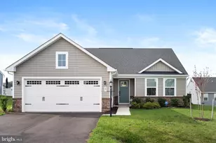 27 Wyoming Wy, Hedgesville, WV 25427 - Photo 1