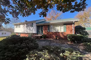 725 Henshaw Rd, Bunker Hill, WV 25413 - Photo 1