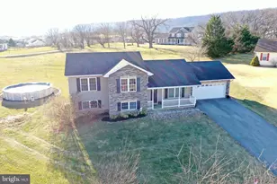 57 Kapalua Ct, Martinsburg, WV 25403 - Photo 1