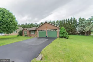 406 Azalea Ln, Martinsburg, WV 25401 - Photo 1