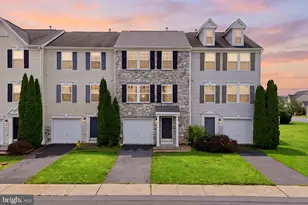 32 Lombard Ln, Bunker Hill, WV 25413 - Photo 1