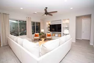 722 E Romsdalen, Oro Valley, AZ 85755 - Photo 3