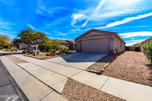 5577 W Painted Cliff Dr, Marana, AZ 85658 - Photo 3