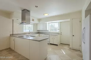 568 W Paseo Solana, Green Valley, AZ 85614 - Photo 7