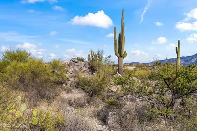 530 E Thunderstorm Place, Oro Valley, AZ 85755 - Photo 9