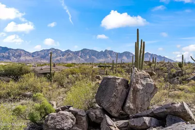 530 E Thunderstorm Place, Oro Valley, AZ 85755 - Photo 5