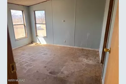 433 E Camino De Pampas, Huachuca City, AZ 85616 - Photo 11