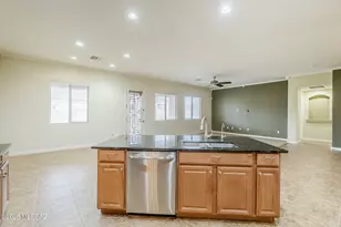 12692 N Sunrise Shadow Dr, Marana, AZ 85658 - Photo 9