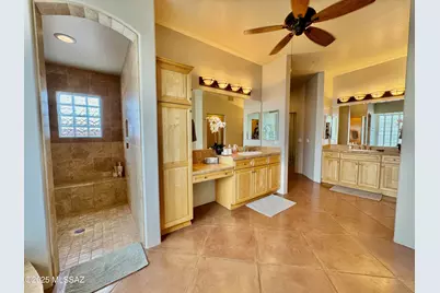 11096 N Pusch Ridge View Place, Oro Valley, AZ 85737 - Photo 15