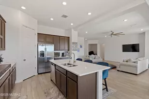 10630 N Iron Peak Dr, Tucson, AZ 85742 - Photo 13