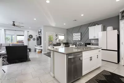 12481 W Mieko Lane, Marana, AZ 85653 - Photo 11