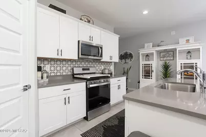 12481 W Mieko Lane, Marana, AZ 85653 - Photo 9