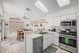 14053 N Trade Winds Way, Oro Valley, AZ 85755 - Photo 17