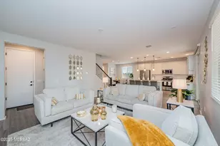 7749 S Crested Spring Dr, Tucson, AZ 85757 - Photo 17