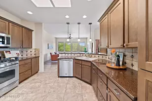 922 E Vault Mine Ct, Green Valley, AZ 85614 - Photo 13