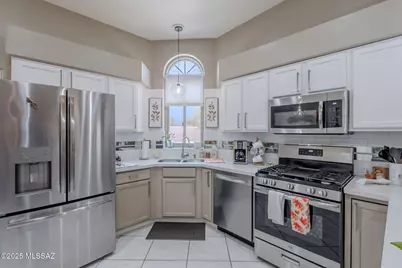 2396 W VÃ­a Di Silvio, Tucson, AZ 85741 - Photo 9