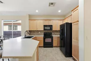 897 N Delacroix Dr, Green Valley, AZ 85614 - Photo 5