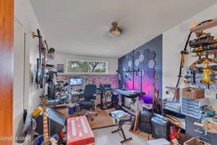 6945 E Arrowhead Pl, Tucson, AZ 85715 - Photo 17