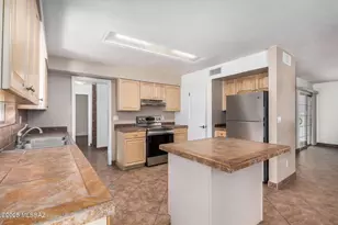 741 S Abrego Dr, Green Valley, AZ 85614 - Photo 15