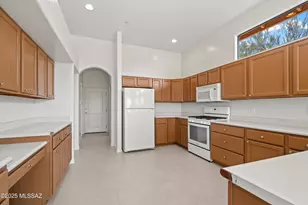 810 E Josephine Canyon Dr, Green Valley, AZ 85614 - Photo 9