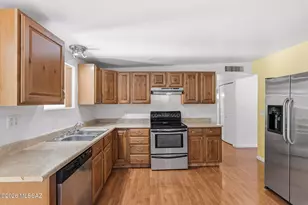 1453 W Roger Rd, Tucson, AZ 85705 - Photo 11