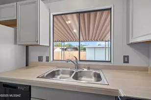 1432 W Buena Tierra Pl, Tucson, AZ 85705 - Photo 13