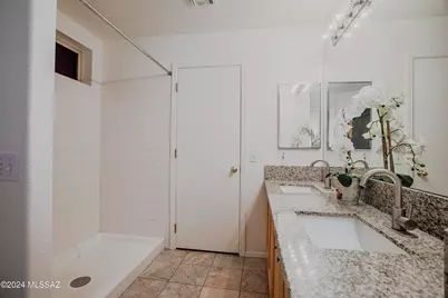 7871 W Sacramento Hill Drive, Tucson, AZ 85743 - Photo 31