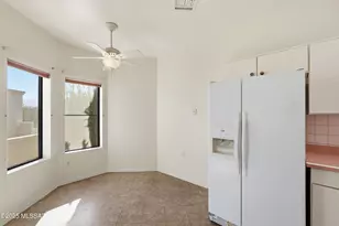 988 W Calle de Emilia, Green Valley, AZ 85614 - Photo 13