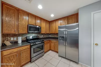 7631 S Laurel Willow Drive, Tucson, AZ 85747 - Photo 9