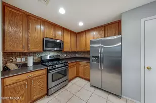 7631 S Laurel Willow Dr, Tucson, AZ 85747 - Photo 9