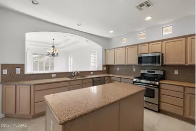 700 N Pebbles Ridge Drive, Green Valley, AZ 85614 - Photo 17