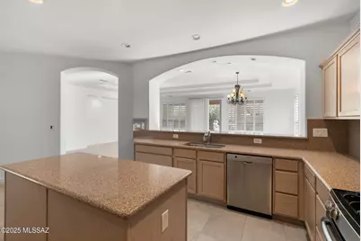 700 N Pebbles Ridge Drive, Green Valley, AZ 85614 - Photo 5