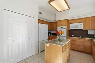 848 E Camino Diestro, Oro Valley, AZ 85704 - Photo 19