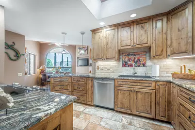 1118 W Circulo Del Sur, Green Valley, AZ 85614 - Photo 13