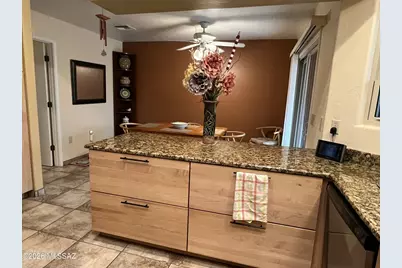 2012 W Via Nuevo Leon, Green Valley, AZ 85622 - Photo 9