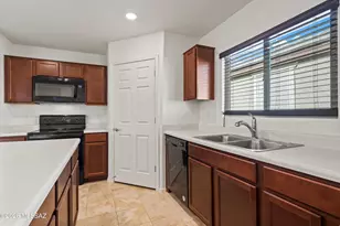 7888 S Golden Bell Dr, Tucson, AZ 85747 - Photo 17