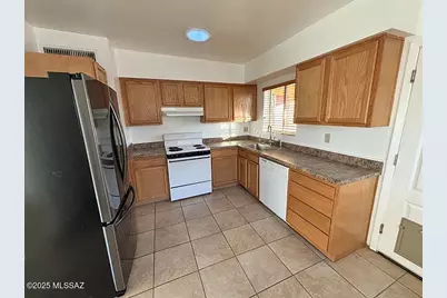 2742 N Fair Oaks Avenue, Tucson, AZ 85712 - Photo 9