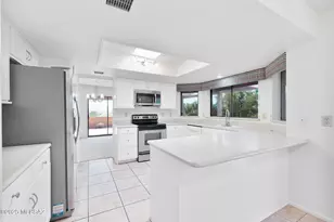 937 W Desert Hills Dr, Green Valley, AZ 85622 - Photo 13