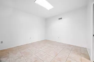 937 W Desert Hills Dr, Green Valley, AZ 85622 - Photo 17