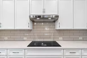 2692 E Sorbonne Dr, Green Valley, AZ 85614 - Photo 9