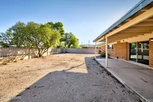 9031 E Sierra St, Tucson, AZ 85710 - Photo 13