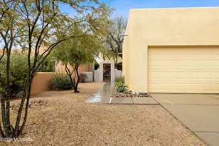 10482 E Wayne Moody Ln, Tucson, AZ 85747 - Photo 1