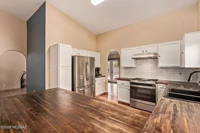 7992 S Lennox Lane, Tucson, AZ 85747 - Photo 11