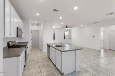 7996 S Golden Bell Drive, Tucson, AZ 85747 - Photo 11
