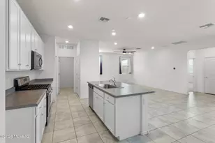 7996 S Golden Bell Dr, Tucson, AZ 85747 - Photo 11